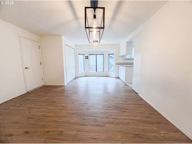 4246 SPRING ROCK Cir, West Linn, OR 97068