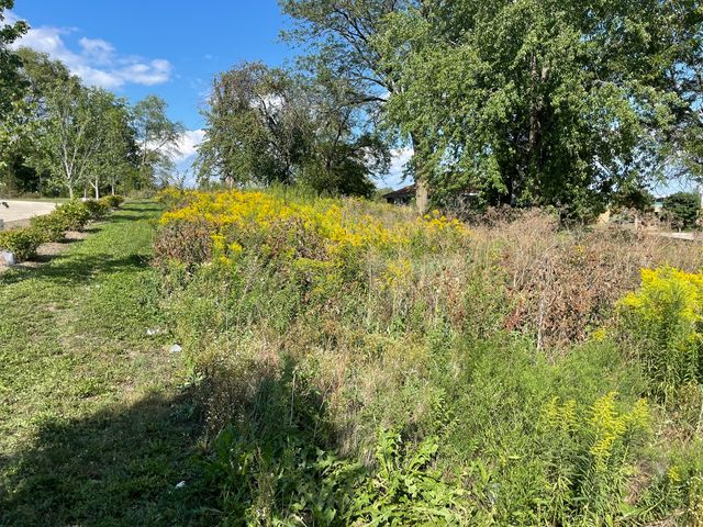 31828 N Us Highway 12, Volo, IL 60073