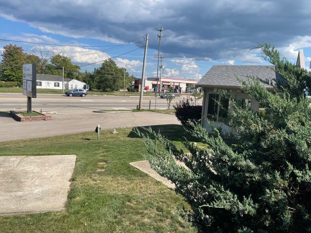 31828 N Us Highway 12, Volo, IL 60073