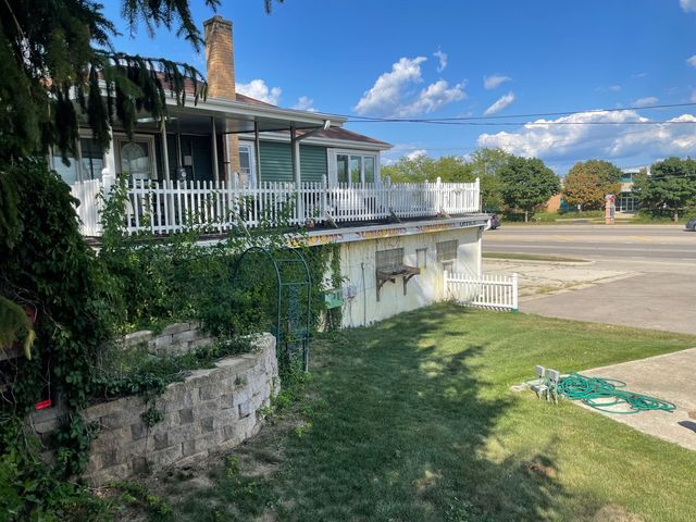 31828 N Us Highway 12, Volo, IL 60073