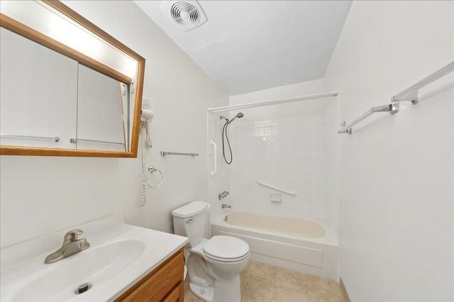 7425 Brookdale Drive 113, Darien, IL 60561