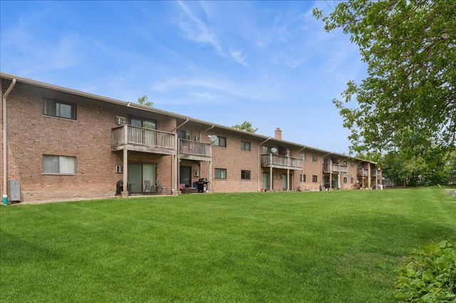 7425 Brookdale Drive 113, Darien, IL 60561