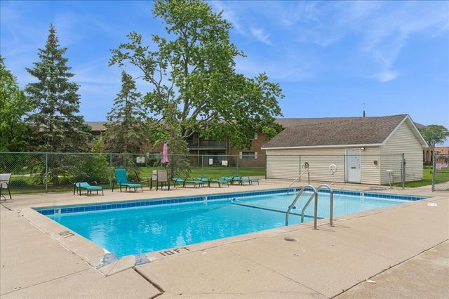 7425 Brookdale Drive 113, Darien, IL 60561