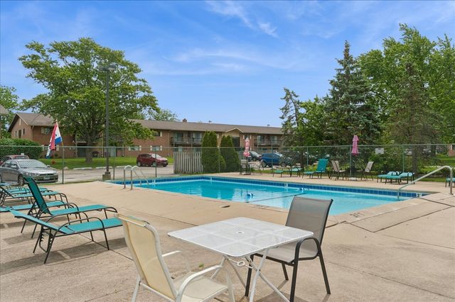 7425 Brookdale Drive 113, Darien, IL 60561