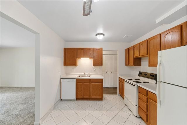 7425 Brookdale Drive 113, Darien, IL 60561