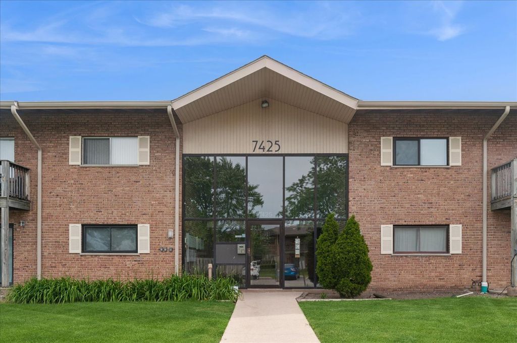 7425 Brookdale Drive 113, Darien, IL 60561