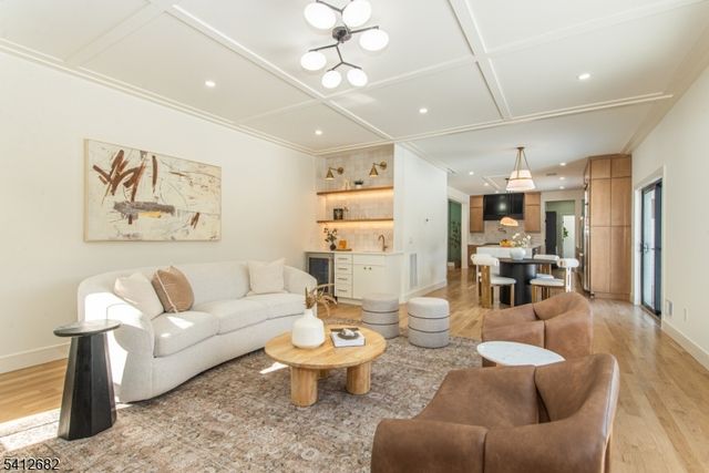 6 Harvale Dr, Florham Park Boro, NJ 07932