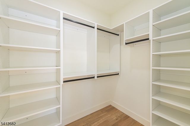 6 Harvale Dr, Florham Park Boro, NJ 07932