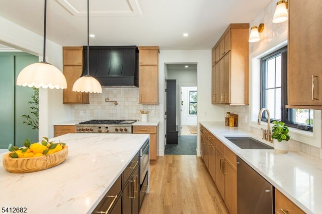 6 Harvale Dr, Florham Park Boro, NJ 07932