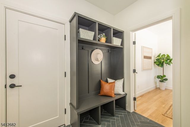 6 Harvale Dr, Florham Park Boro, NJ 07932