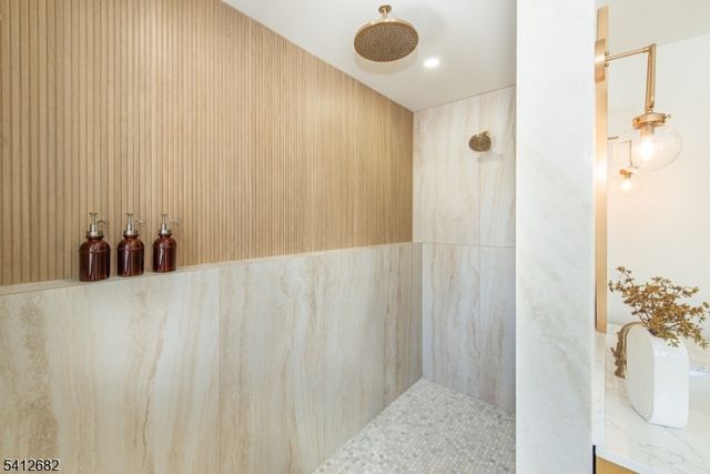 6 Harvale Dr, Florham Park Boro, NJ 07932