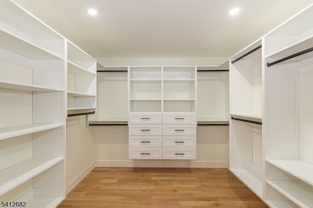 6 Harvale Dr, Florham Park Boro, NJ 07932