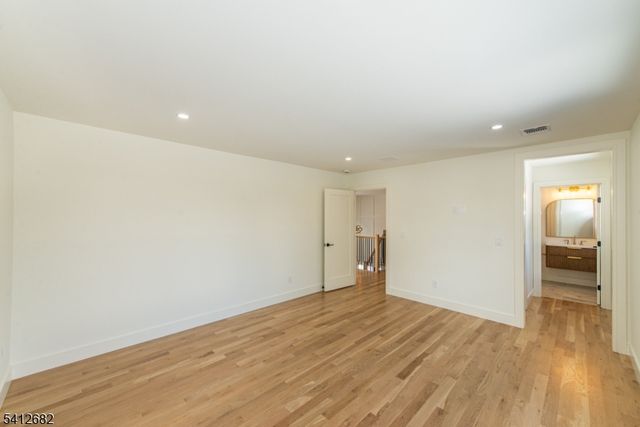 6 Harvale Dr, Florham Park Boro, NJ 07932