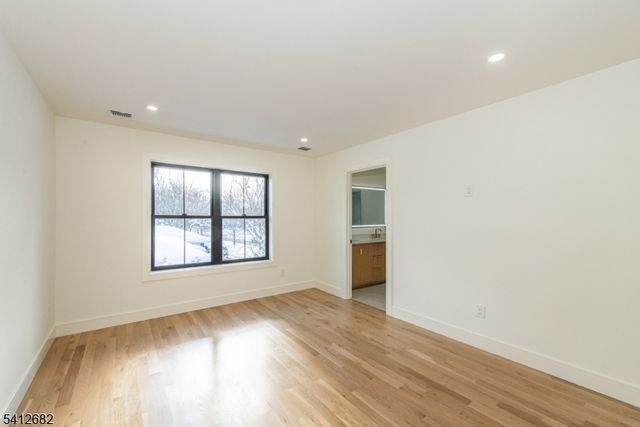 6 Harvale Dr, Florham Park Boro, NJ 07932