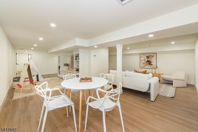 6 Harvale Dr, Florham Park Boro, NJ 07932