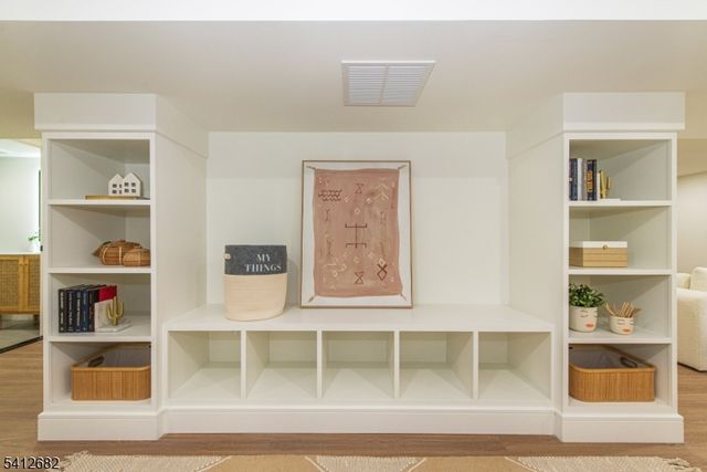 6 Harvale Dr, Florham Park Boro, NJ 07932