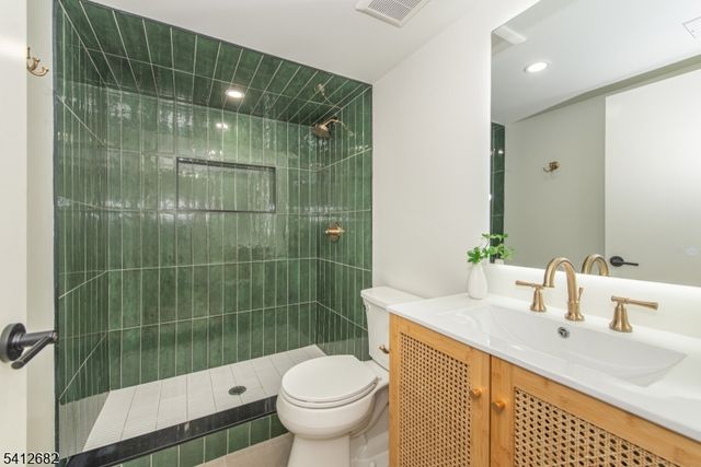 6 Harvale Dr, Florham Park Boro, NJ 07932