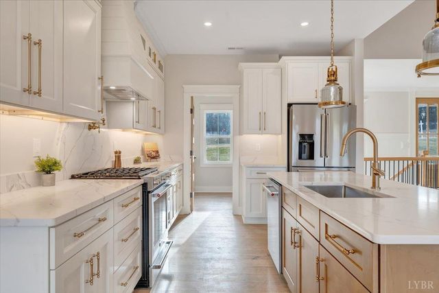 639 Compass Cove Circle, Moneta, VA 24121