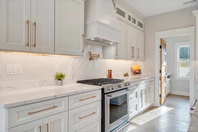 639 Compass Cove Circle, Moneta, VA 24121