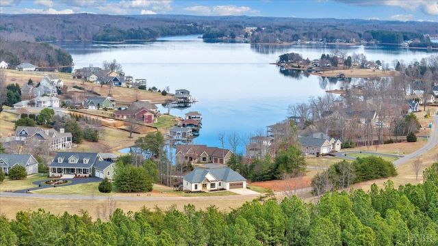 639 Compass Cove Circle, Moneta, VA 24121