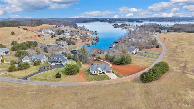 639 Compass Cove Circle, Moneta, VA 24121
