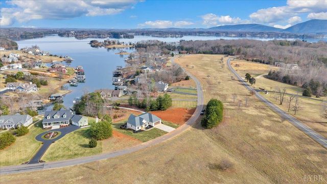 639 Compass Cove Circle, Moneta, VA 24121