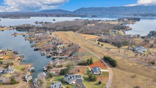 639 Compass Cove Circle, Moneta, VA 24121