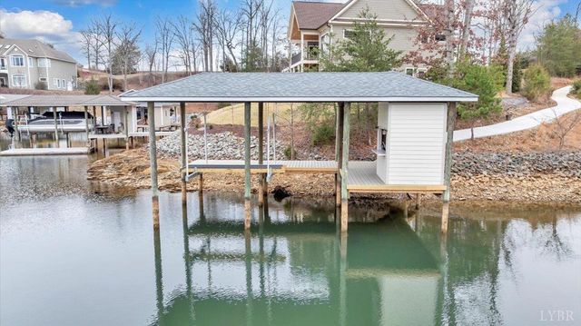 639 Compass Cove Circle, Moneta, VA 24121