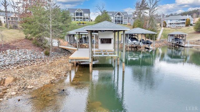 639 Compass Cove Circle, Moneta, VA 24121