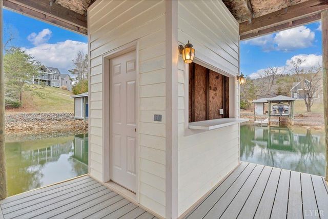 639 Compass Cove Circle, Moneta, VA 24121