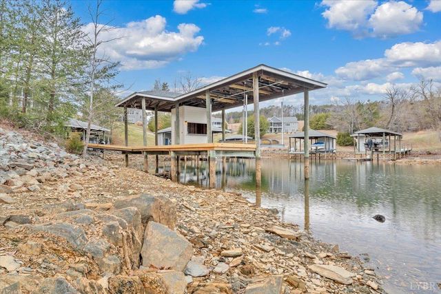 639 Compass Cove Circle, Moneta, VA 24121