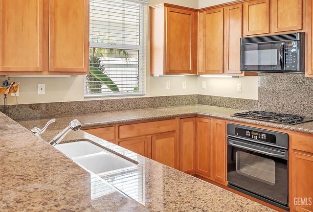 13910 Calico Village Drive, Bakersfield, CA 93306