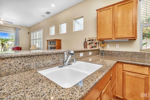 13910 Calico Village Drive, Bakersfield, CA 93306