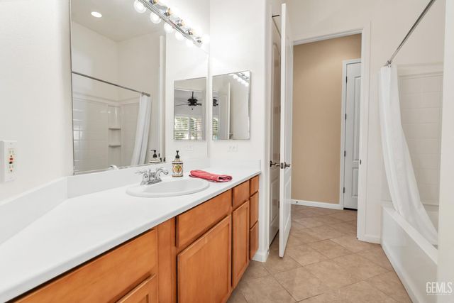 13910 Calico Village Drive, Bakersfield, CA 93306
