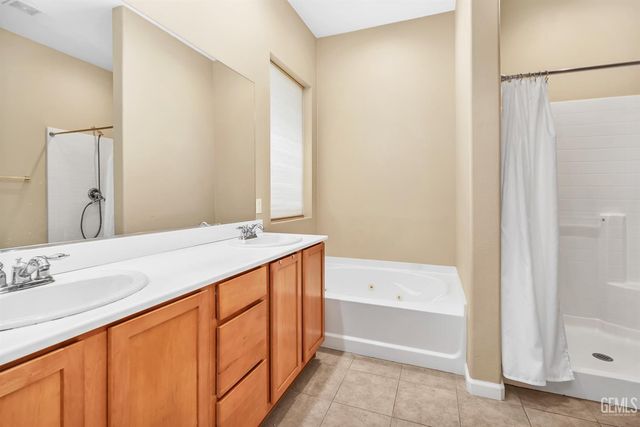 13910 Calico Village Drive, Bakersfield, CA 93306