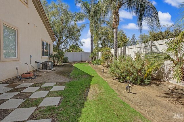 13910 Calico Village Drive, Bakersfield, CA 93306