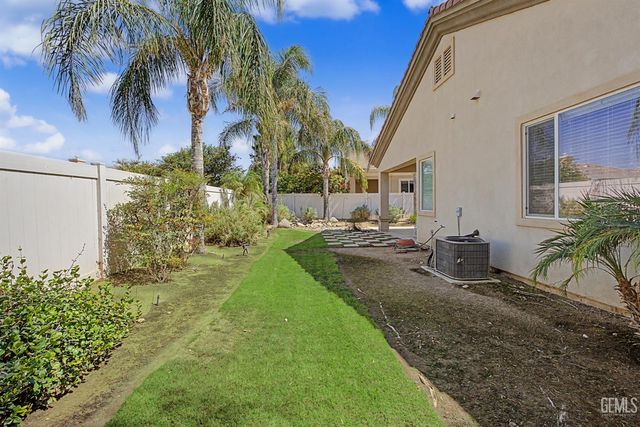 13910 Calico Village Drive, Bakersfield, CA 93306