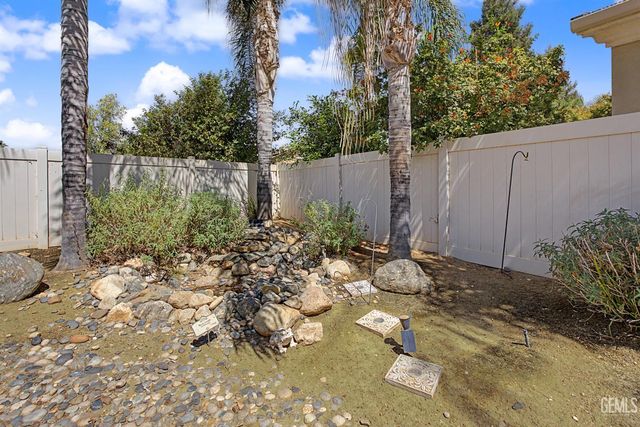 13910 Calico Village Drive, Bakersfield, CA 93306