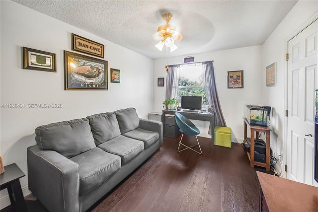 111 NW 151st Ave, Pembroke Pines, FL 33028