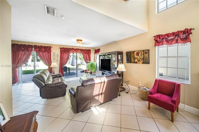 111 NW 151st Ave, Pembroke Pines, FL 33028
