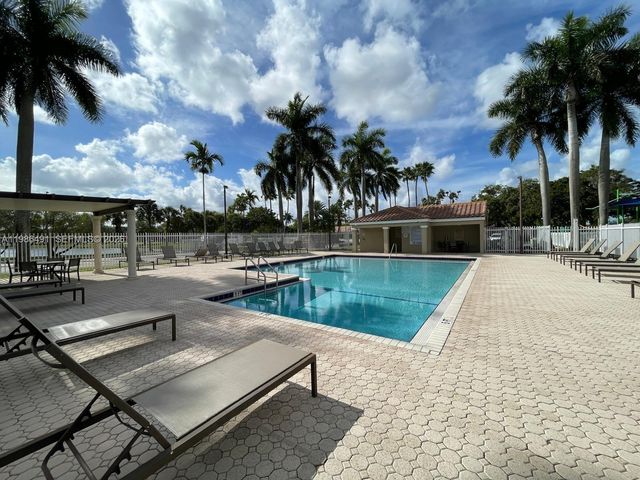 111 NW 151st Ave, Pembroke Pines, FL 33028