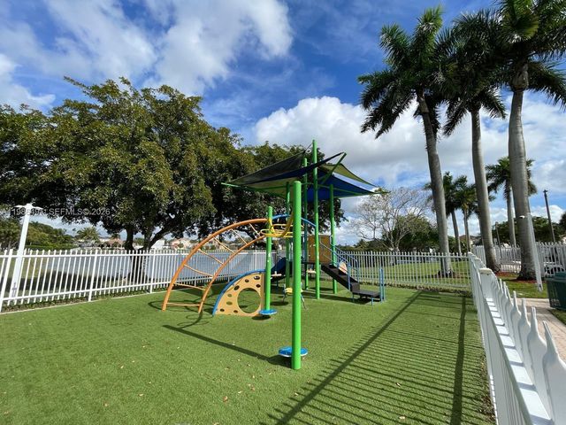 111 NW 151st Ave, Pembroke Pines, FL 33028