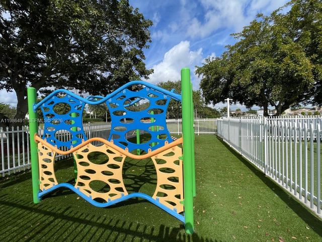 111 NW 151st Ave, Pembroke Pines, FL 33028