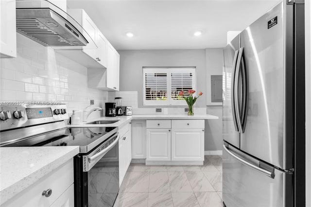 8101 Harding Ave, Miami Beach, FL 33141