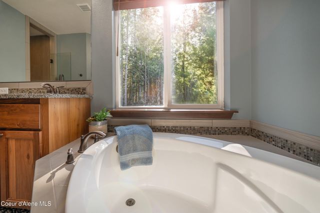 3102 W Mack LN, Rathdrum, ID 83858