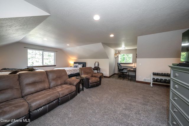 3102 W Mack LN, Rathdrum, ID 83858