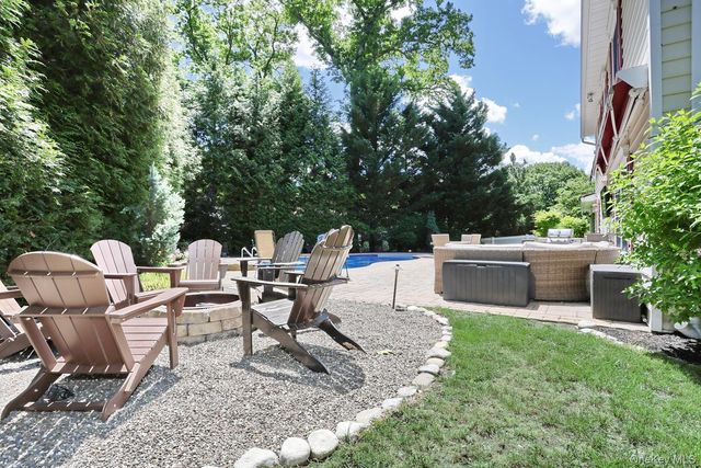 4 Plum Court, Nanuet, NY 10954