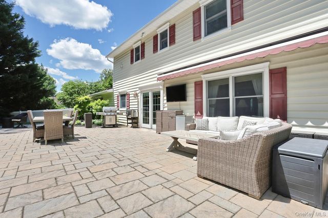 4 Plum Court, Nanuet, NY 10954