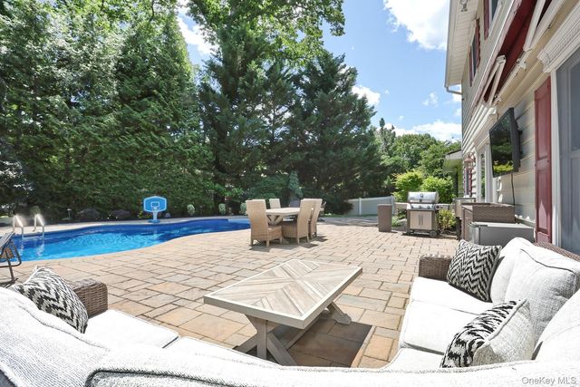 4 Plum Court, Nanuet, NY 10954