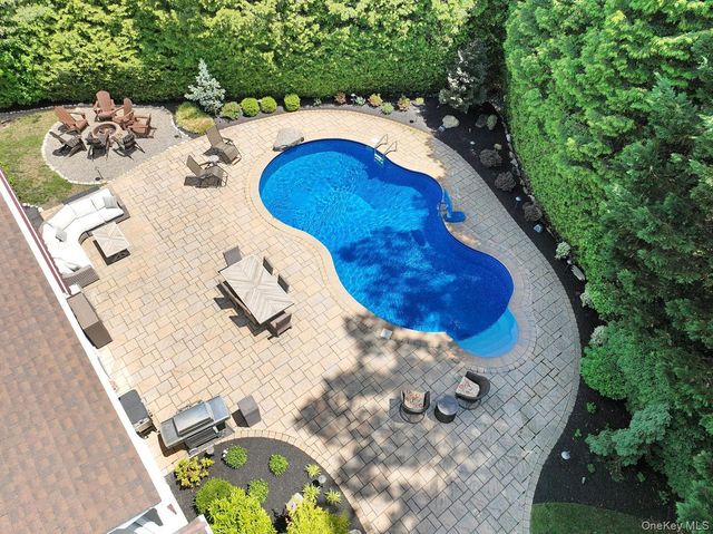 4 Plum Court, Nanuet, NY 10954